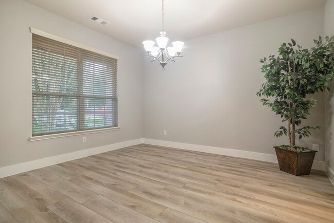 Photo - 210 Black Swan Pl