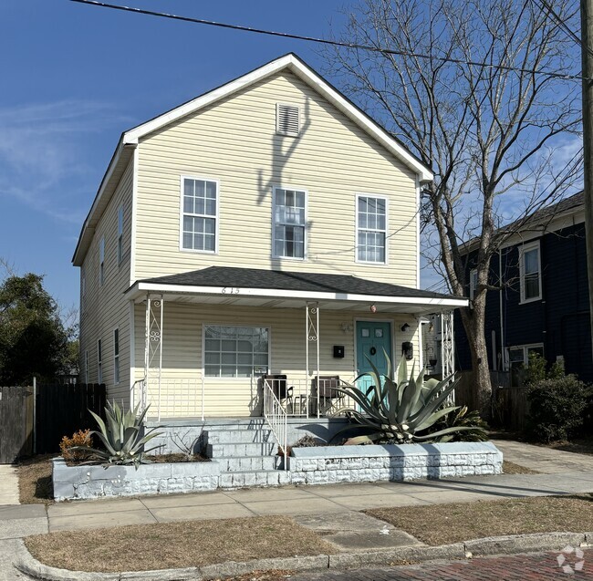 Building Photo - 615 Red Cross St Unit B Rental