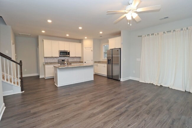 Photo - Fabulous 4 bedroom 2.5 Bath House ~ Minutes to Fort Jackson ~ Available June 2026!