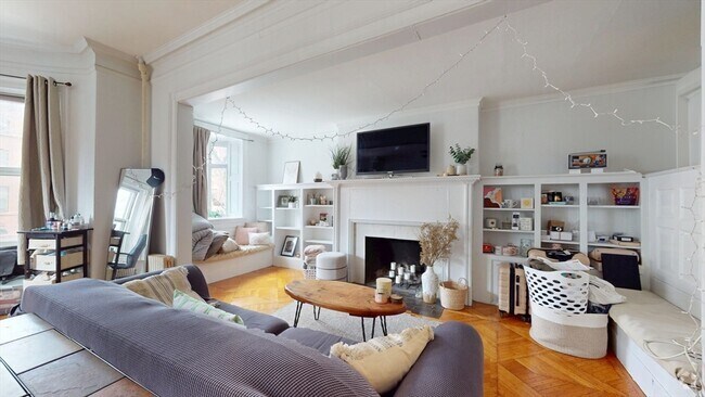 Building Photo - 467 Beacon St Unit 2 Rental