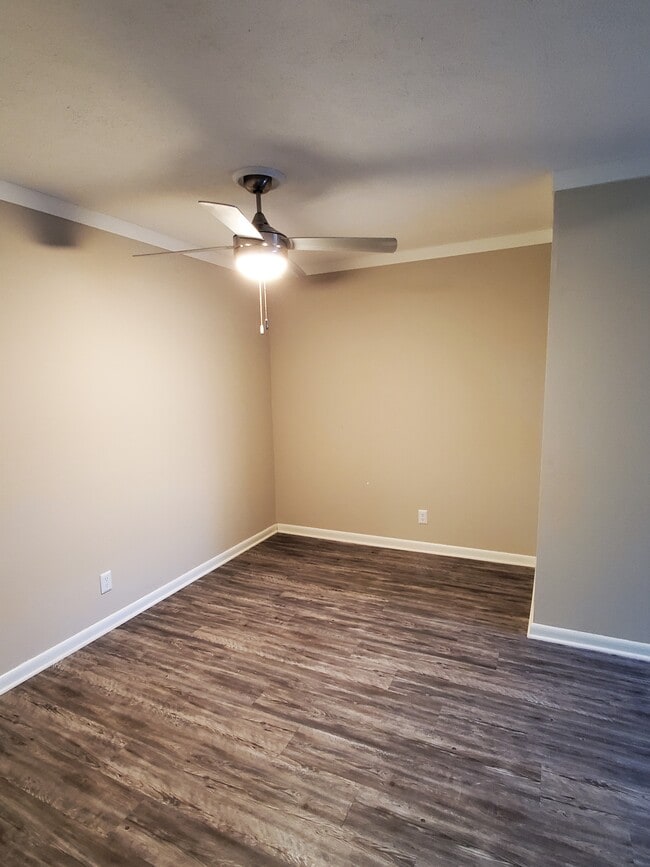 1 habitación - Remodelación del comedor - St. Francis Apartments