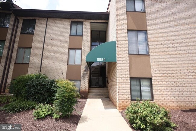 Building Photo - 6984 Hanover Pkwy Unit 2 Rental