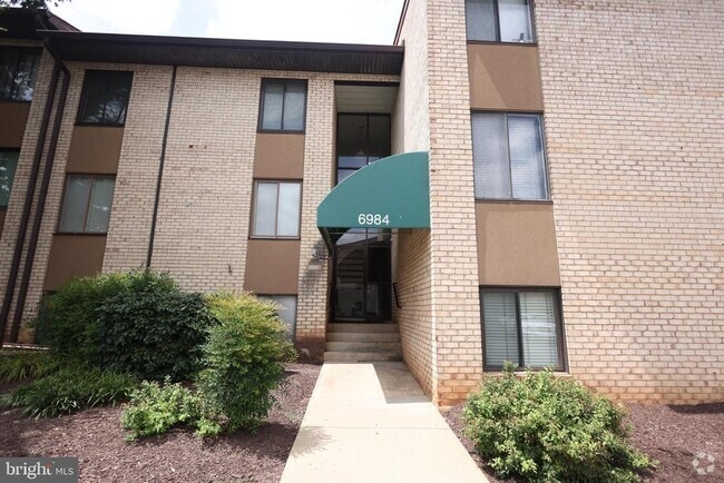 Building Photo - 6984 Hanover Pkwy Unit 2 Rental