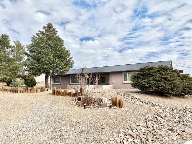 Photo - 3BR/2BA/2CG, with DOG RUN 2310 sq.ft. rental in Sierra Vista, AZ