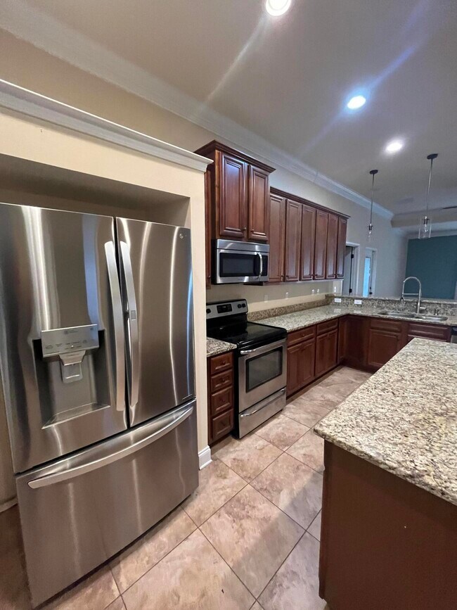 Photo - 808 Pine Alley St