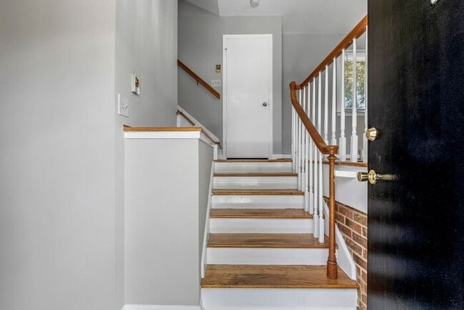 Photo - Large Home in Four Seasons Area, Hardwoods, Dining Room, Screed Porch, Fenced!
