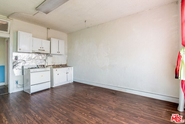 Photo - 256 W Florence Ave Unit 202