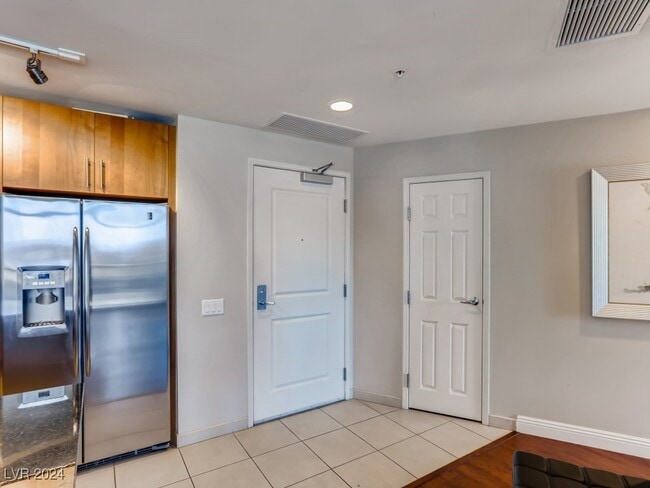 Building Photo - 200 W Sahara Ave Unit 2404 Rental