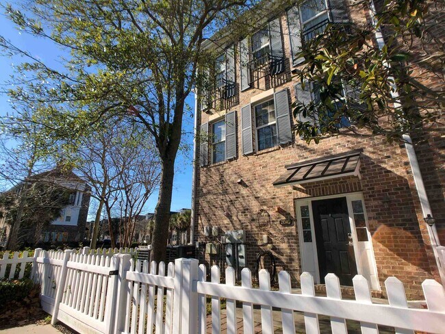 Photo - 2834 Howard Ave