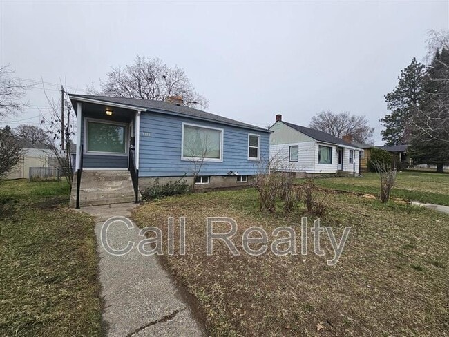 Building Photo - 4723 N Cedar St