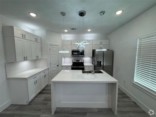 Building Photo - 4604 Bricker St Unit B Rental