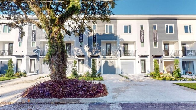 Building Photo - 1520 N Pierce St