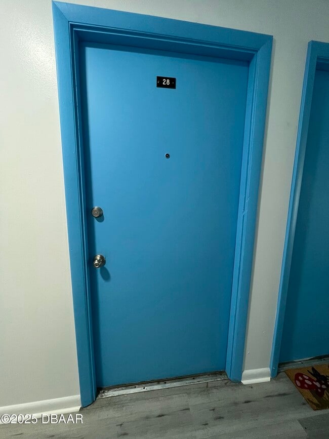 Building Photo - 1850 S Park Ave Unit A28