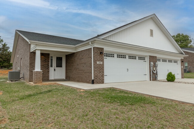 Photo - 305 Breckinridge Cir
