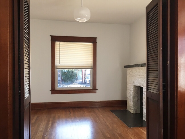 Bedroom #1 with fireplace - 4316 Lloyd St Unidad Apt 1