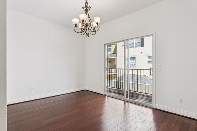 Photo - 11 W Harding St