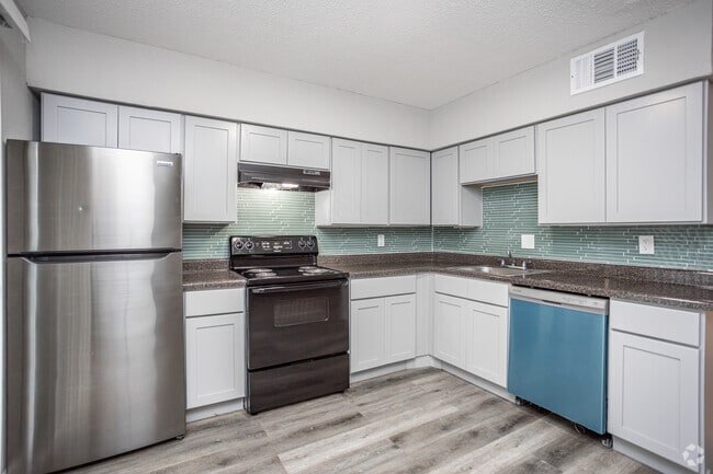 3BR, 1.5BA - 1,142SF - Kitchen