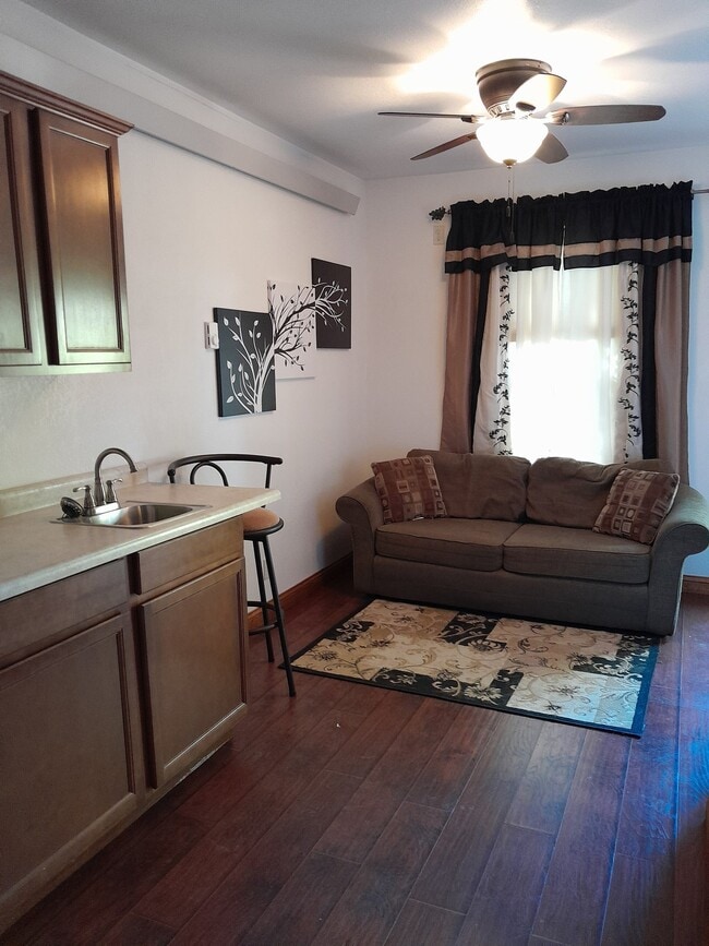 Photo - 337 S 5th St