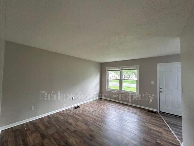 Photo - 1833 Drake Dr