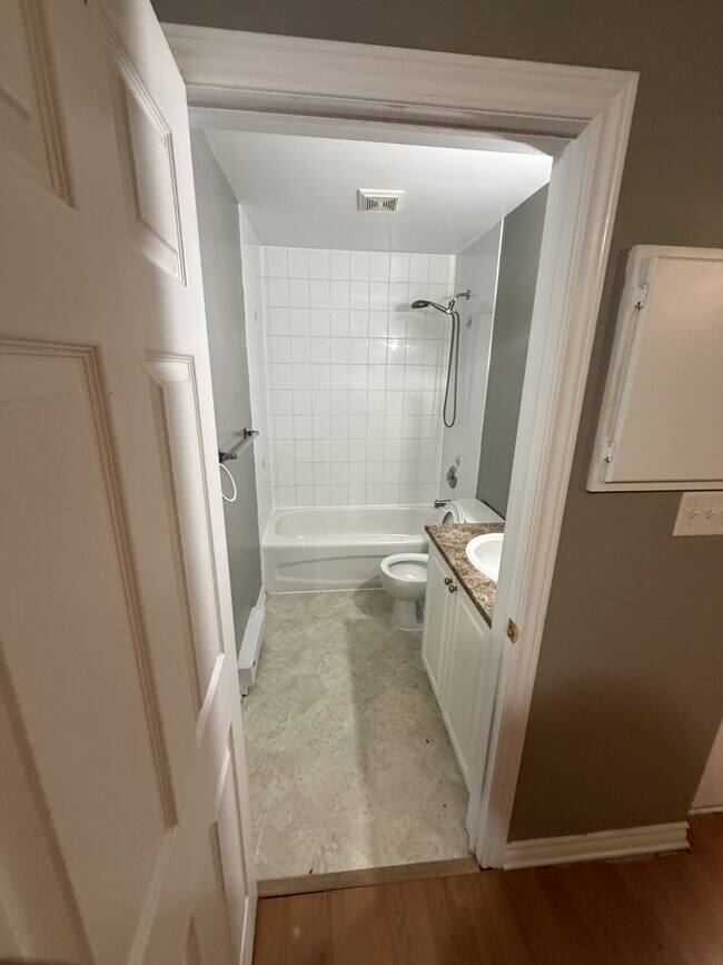 Building Photo - 119 Daly Ave Unit 7