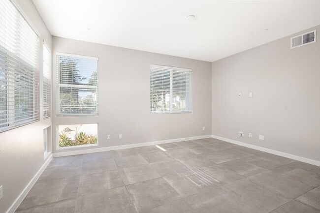 Photo - Spacious 4 Bedroom Townhome in the Millenia Community!
