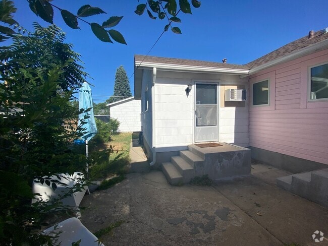 Building Photo - Amazing 1 bedroom ADU right near D.U. Rental