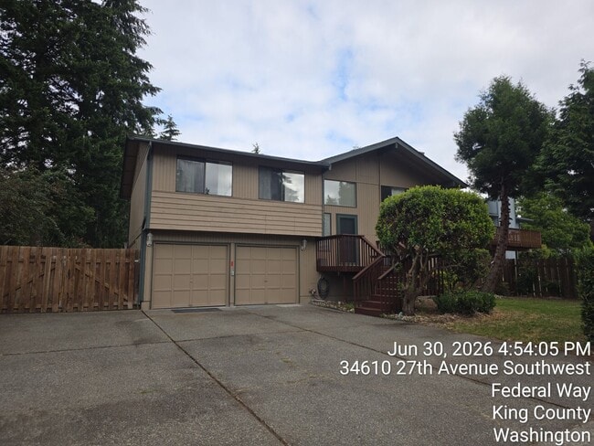 Building Photo - Federal way split level home - 3 bedrooms 2 bathrooms, AC, RV parking, EV Chargers and more, Avai...