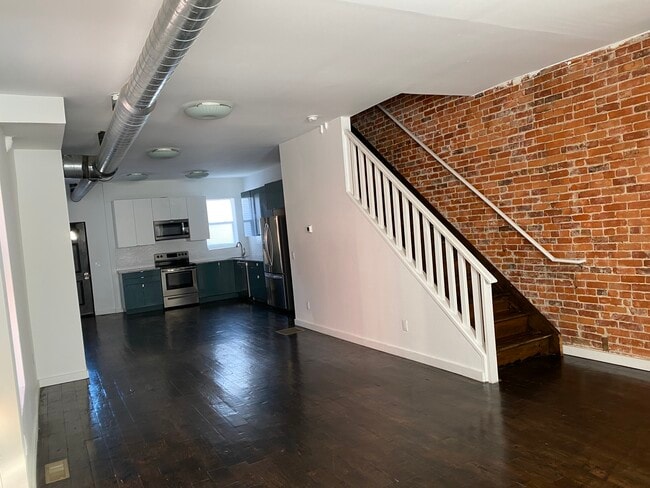 Photo - 880 Oak St