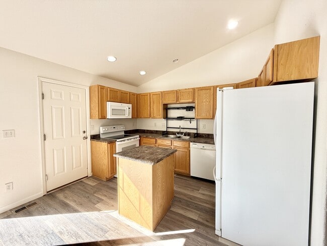 Photo - 1952 E 11th St