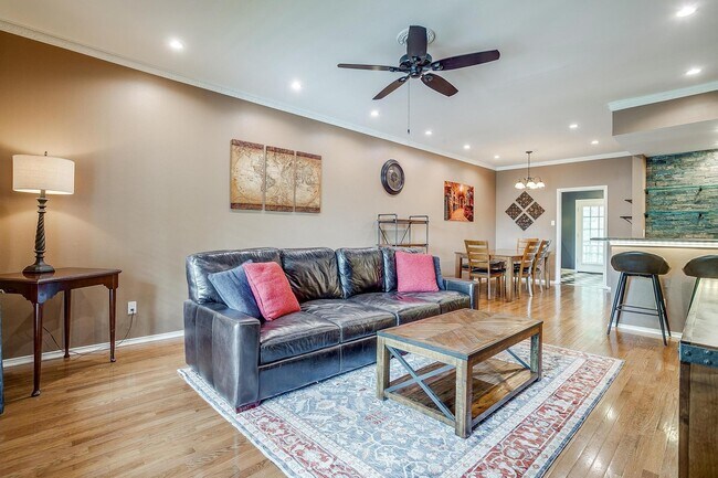 Photo - 4312 Bellaire Dr S