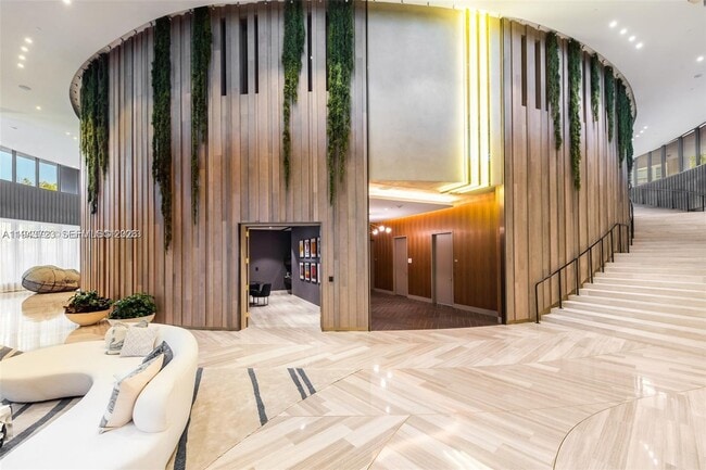 Building Photo - 2831 S Bayshore Dr Unit 506