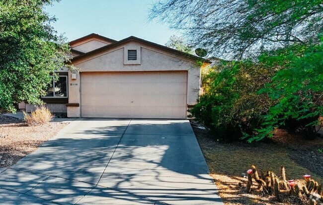 Building Photo - Rita Ranch & Vail School District Rental