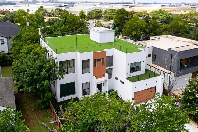 Photo - 3946 N Cresthaven Rd