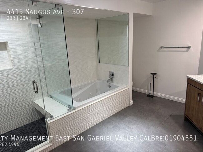 Photo - 4415 Saugus Ave