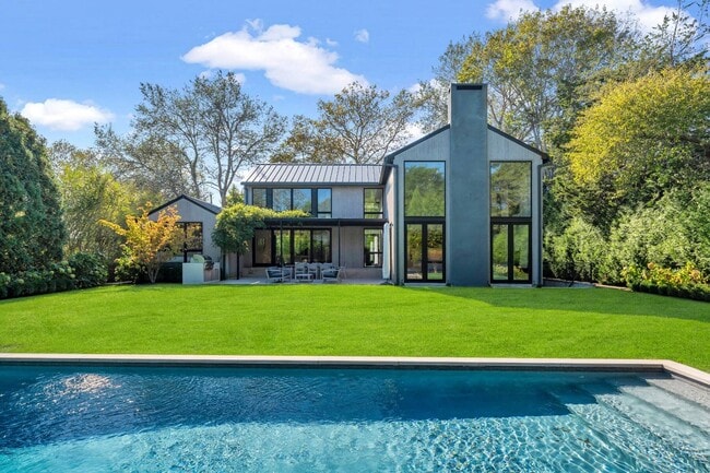 Building Photo - 60 Gansett Ln