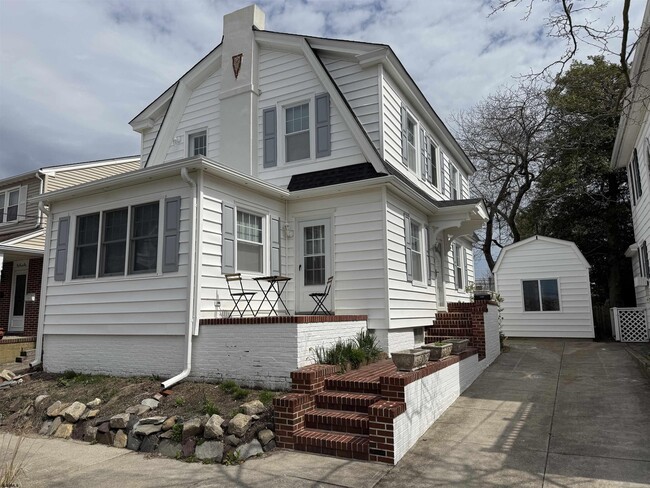 Photo - 119 N Clermont Ave