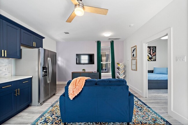 Photo - 207 E 38th St Unidad B