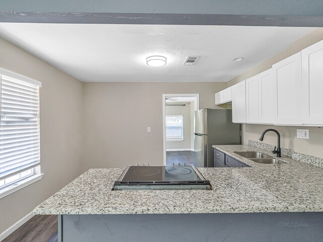 Photo - 4521 Stassen St