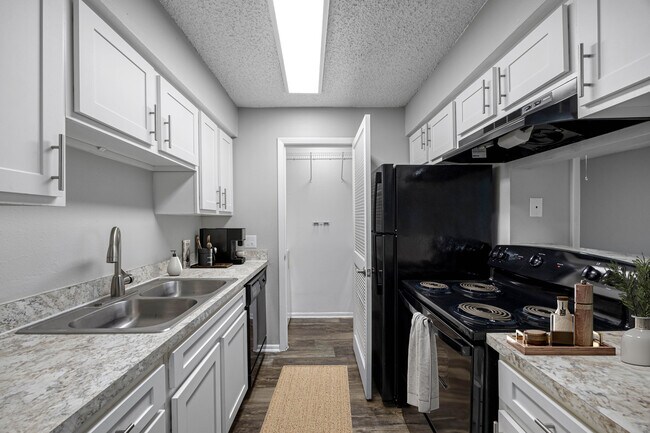 2 BR, 2BA-876 SF- Park at Walden Lake