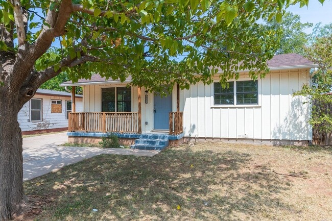 Building Photo - 2233 Fannin St