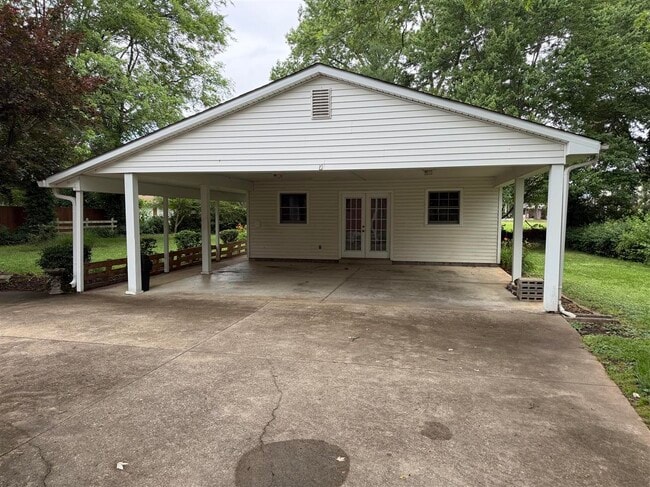 Photo - 701 Magnolia St