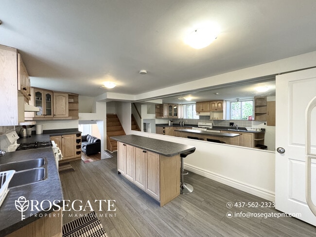 Photo - Spacious Open-Concept Studio Basement Apartment with Outdoor Space – Mississauga Unit 2