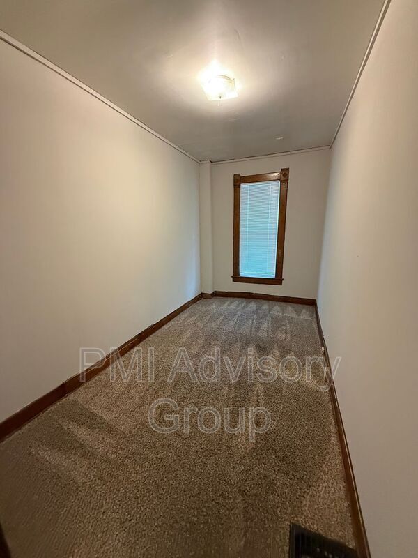 Photo - 105 SW Buchanan St