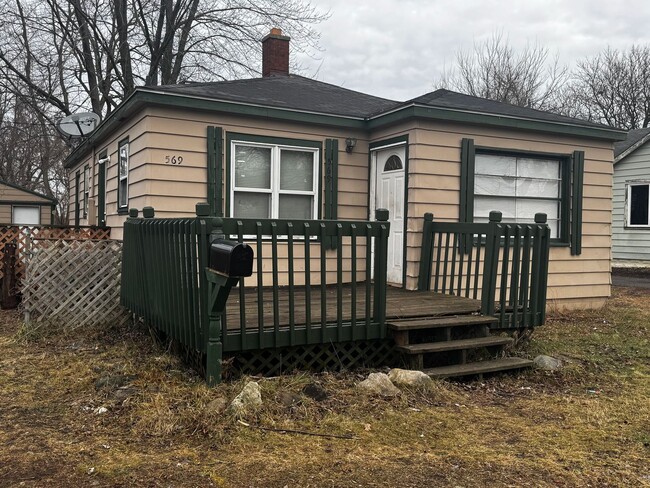 2 Bed 1 Bath Home In Pontiac - 2 Bed 1 Bath Home In Pontiac