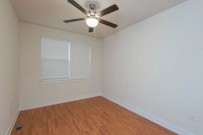 Photo - 1405 N Sydenham St Unit A1