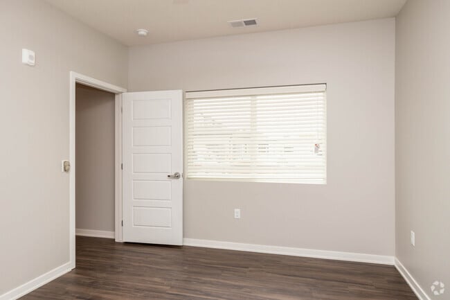 1BR, 1BA - Lola
