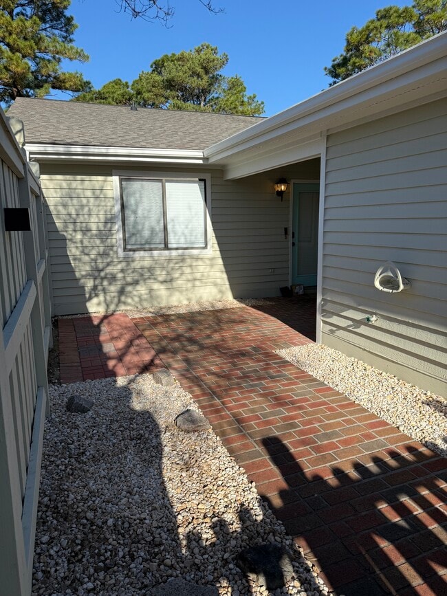 Front Courtyard - 5935 Inland Greens Dr