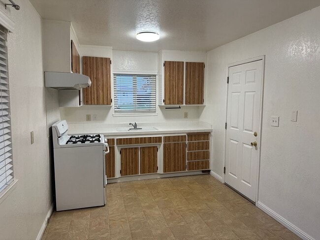 Photo - NICE DUPLEX IN ELVERTA!!