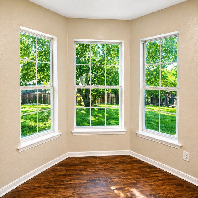 Photo - AVAILABLE MID MAY ; APPLY TODAY ON OUR WEBSITE!!!