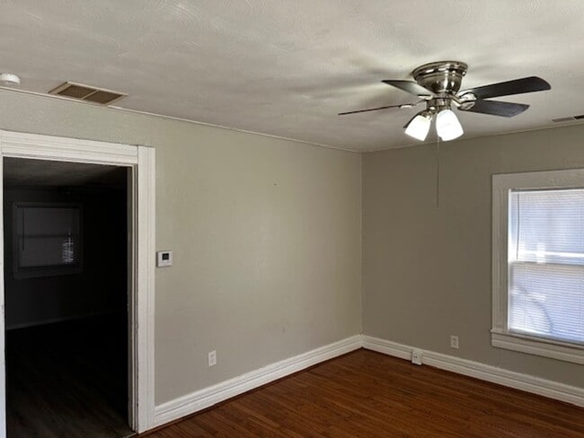 Photo - Three bed one bath home in central Springfield